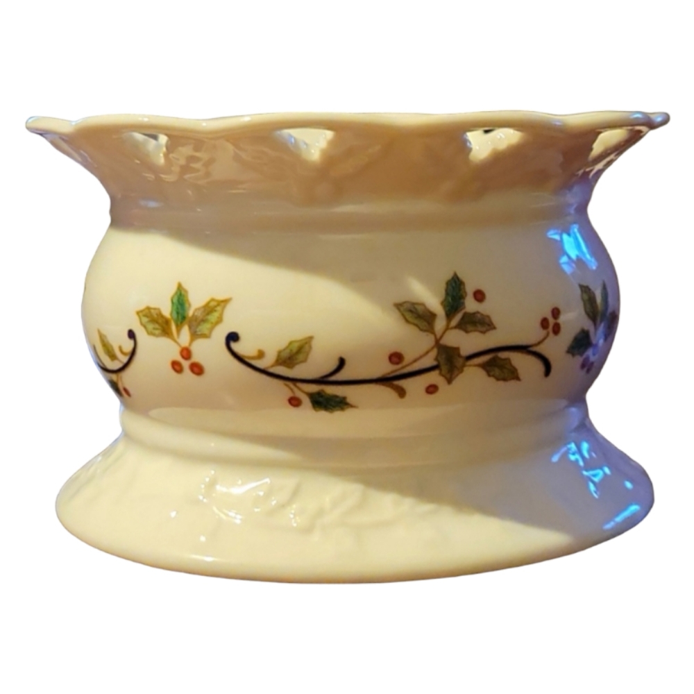 Mikasa Porcelain Holiday Lace RL040-101 For Pillar 3" Candle/Holder